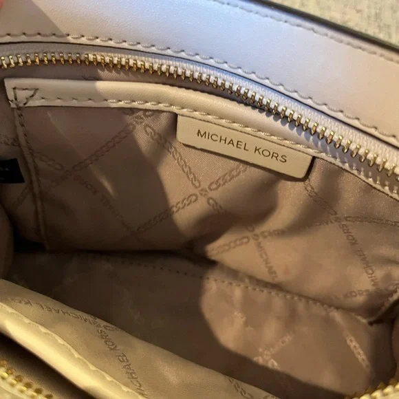 Michael Kors Valerie Cream Crossbody Bag EUC with cute bag charm - Picture 8 of 11